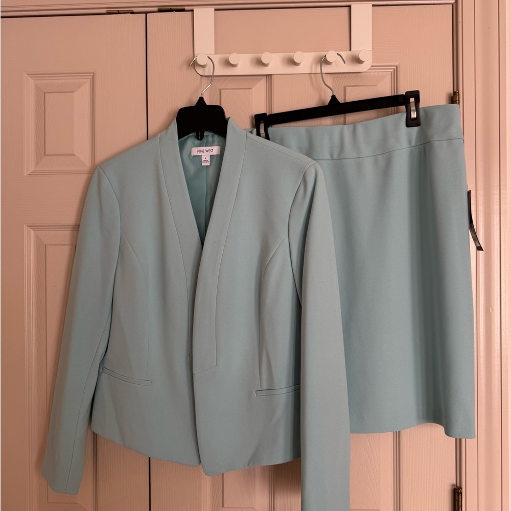 NINE WEST collarless hook/eye closure blazer & Skirt color Blue Meadow-Sz L -NWT